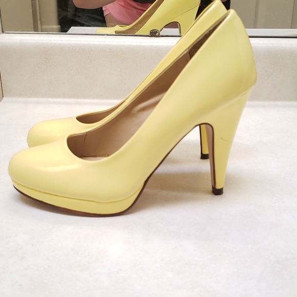 Size 6 Yellow High-heeled shoes - Picture 3 of 5